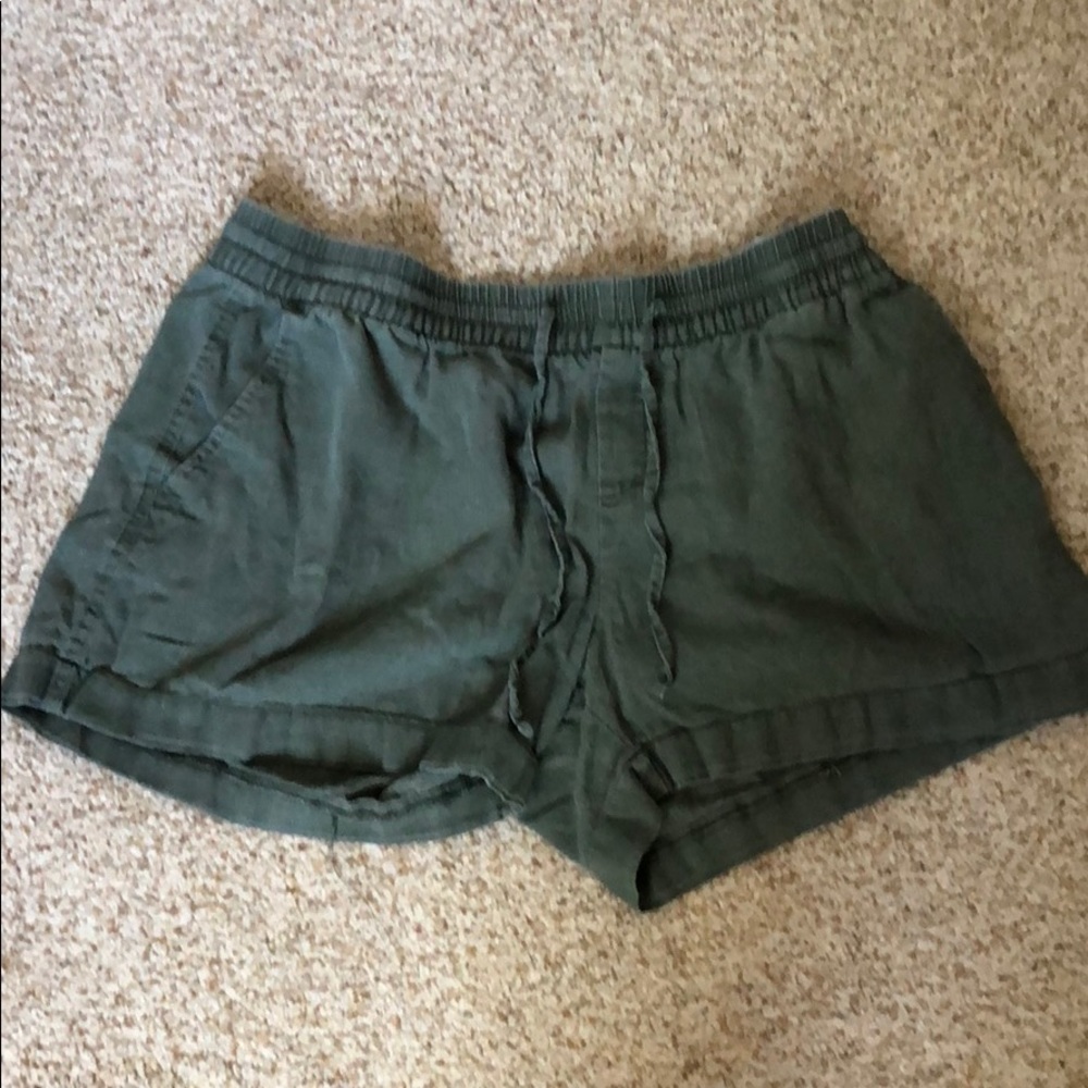 Olive elastic waist band shorts